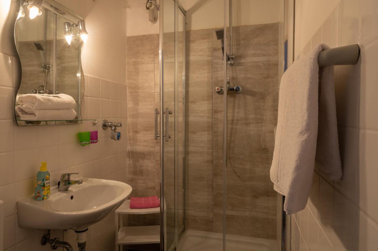 Hotel-Pension Charlottenburg Berlin Rum bild