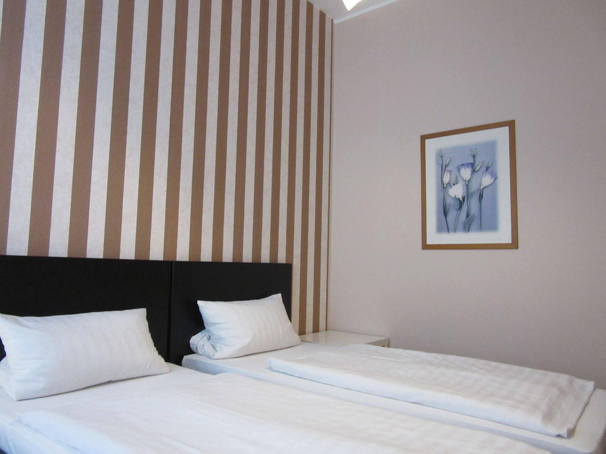 Hotel-Pension Charlottenburg Berlin Exteriör bild